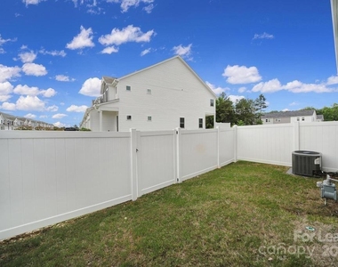 517 Stephen Foster Way - Photo Thumbnail 23