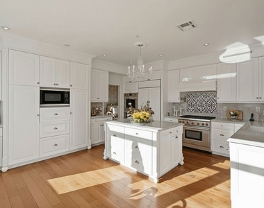 3900 Hilton Head Way - Photo Thumbnail 5