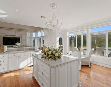 3900 Hilton Head Way - Photo Thumbnail 4