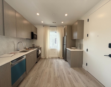 702 East 32nd Street - Photo Thumbnail 6