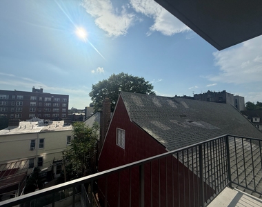 702 East 32nd Street - Photo Thumbnail 3