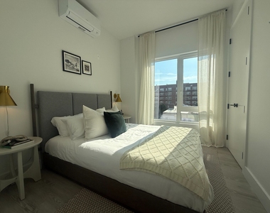 702 East 32nd Street - Photo Thumbnail 11