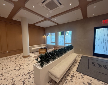 702 East 32nd Street - Photo Thumbnail 18