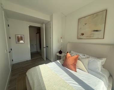 702 East 32nd Street - Photo Thumbnail 9