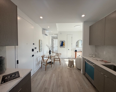 702 East 32nd Street - Photo Thumbnail 7