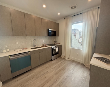 702 East 32nd Street - Photo Thumbnail 5