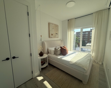 702 East 32nd Street - Photo Thumbnail 8