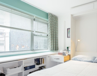 330 E 49th St - Photo Thumbnail 3