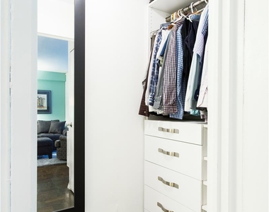 330 E 49th St - Photo Thumbnail 6