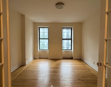 East 84th Street - Photo Thumbnail 3