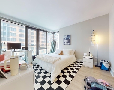 East 34th Street - Photo Thumbnail 3