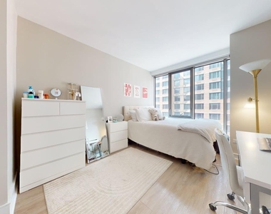 East 34th Street - Photo Thumbnail 4