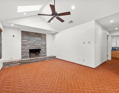 1601 West Ln - Photo Thumbnail 7