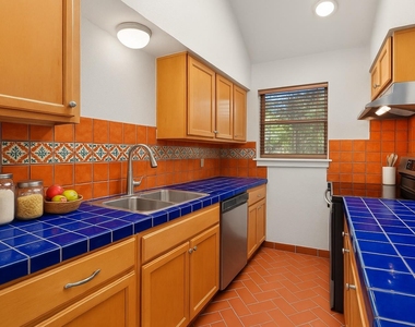 1601 West Ln - Photo Thumbnail 9