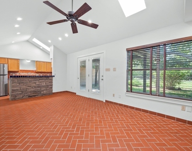 1601 West Ln - Photo Thumbnail 12