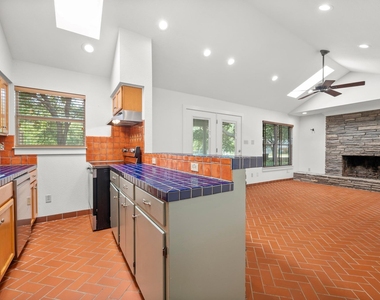 1601 West Ln - Photo Thumbnail 14