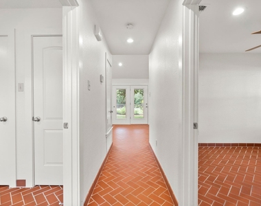 1601 West Ln - Photo Thumbnail 20