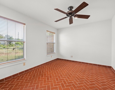 1601 West Ln - Photo Thumbnail 17
