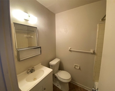 9425 Scott Street - Photo Thumbnail 9