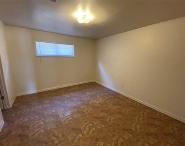 9425 Scott Street - Photo Thumbnail 7