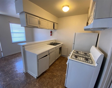 9425 Scott Street - Photo Thumbnail 6