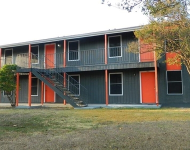 515 Humble Ave - Photo Thumbnail 2