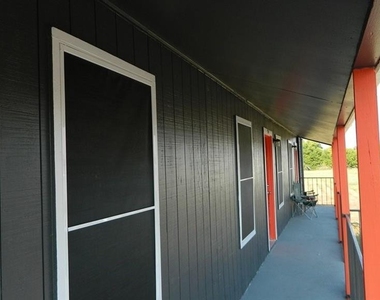 515 Humble Ave - Photo Thumbnail 1