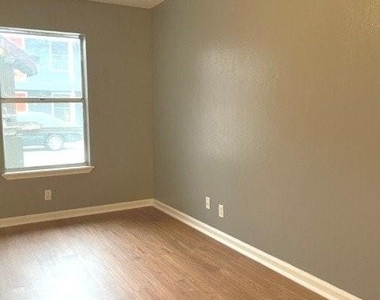 515 Humble Ave - Photo Thumbnail 3