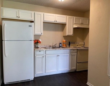 515 Humble Ave - Photo Thumbnail 4