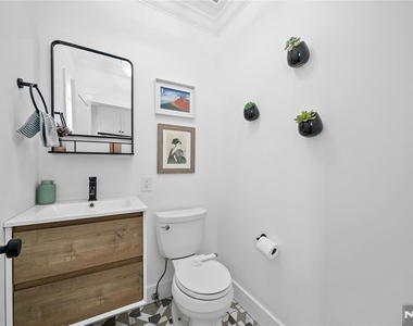 346 Walnut - Photo Thumbnail 11