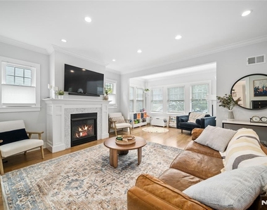 346 Walnut - Photo Thumbnail 4