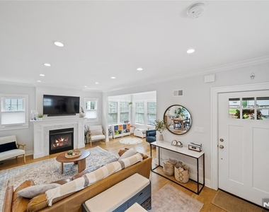 346 Walnut - Photo Thumbnail 3