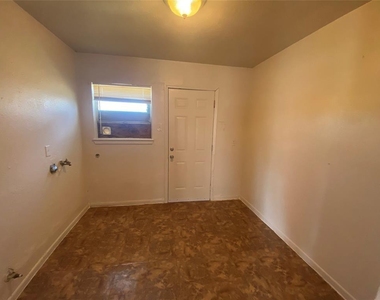 9414 Heno Street - Photo Thumbnail 4