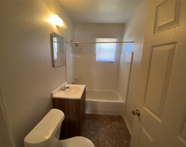 9414 Heno Street - Photo Thumbnail 7