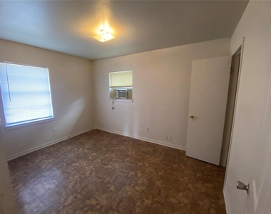 9414 Heno Street - Photo Thumbnail 6