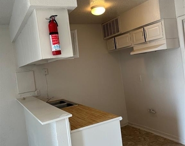 9414 Heno Street - Photo Thumbnail 3