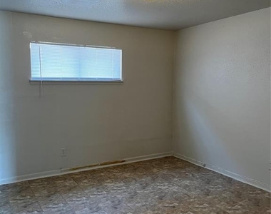 9414 Heno Street - Photo Thumbnail 2