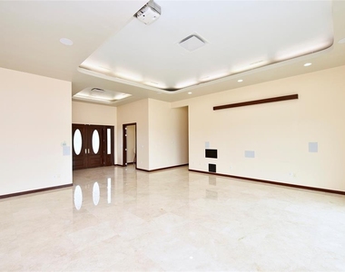 6602 Rohan Road - Photo Thumbnail 8