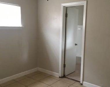 2403 Southmore Boulevard - Photo Thumbnail 6