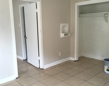 2403 Southmore Boulevard - Photo Thumbnail 4