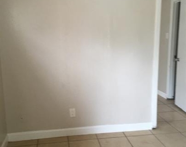 2403 Southmore Boulevard - Photo Thumbnail 5