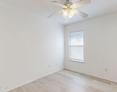 212 Brookchase Lane - Photo Thumbnail 6