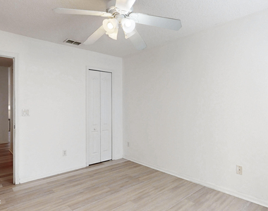 212 Brookchase Lane - Photo Thumbnail 7