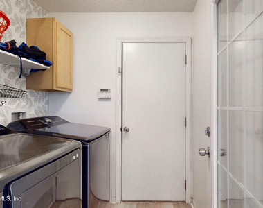 212 Brookchase Lane - Photo Thumbnail 32