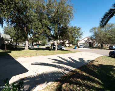 212 Brookchase Lane - Photo Thumbnail 15