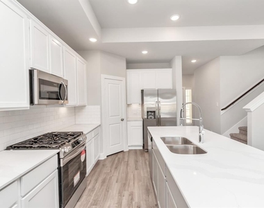 21059 Montego Breeze Lane - Photo Thumbnail 5