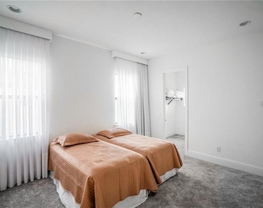 3999 Isabella Circle - Photo Thumbnail 27