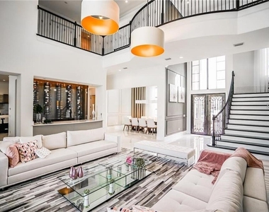 3999 Isabella Circle - Photo Thumbnail 2