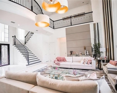 3999 Isabella Circle - Photo Thumbnail 4