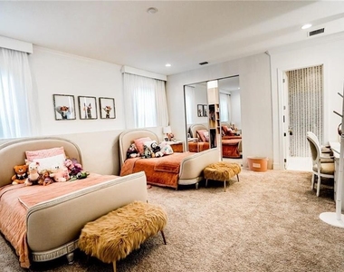 3999 Isabella Circle - Photo Thumbnail 34